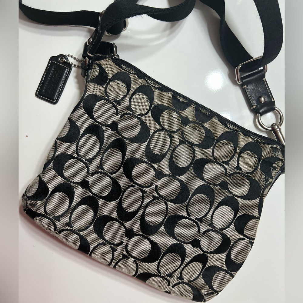 Coach crossbody small purse - Picture 3 of 8